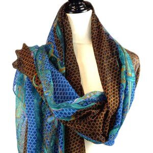 Laura Light-weight graphic print scarf. 45" x 70".
